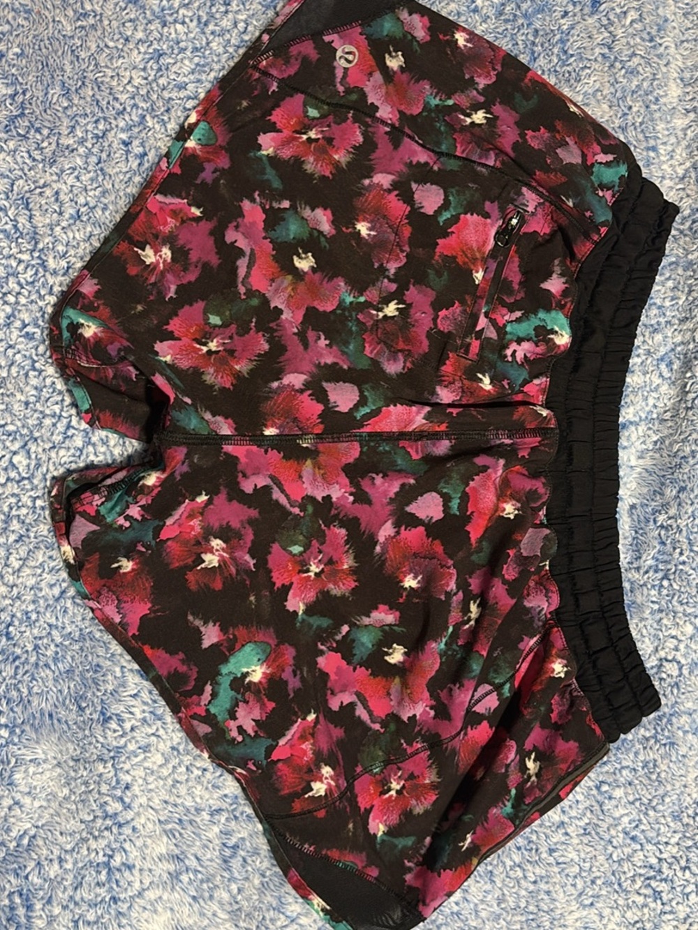 lululemon athletica Women's Black Floral Athletic Shorts Size 8 or 10 ( unsure ) - Picture 2 of 3